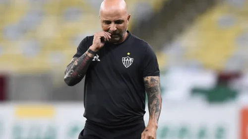 Jorge Sampaoli se despede do Atlético-MG com camisa do galo