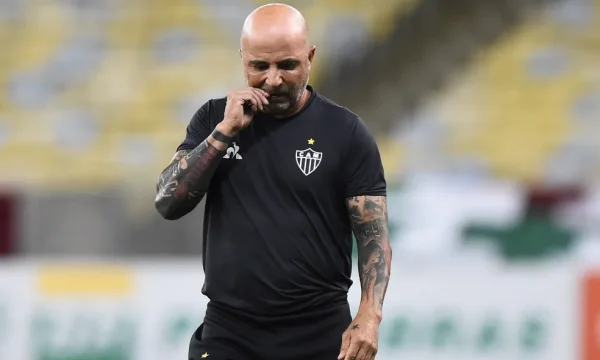 Jorge Sampaoli se despede do Atlético-MG com camisa do galo