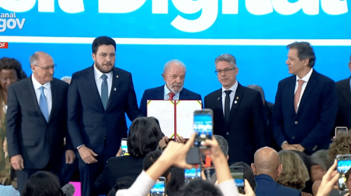 Lula sanciona lei de proteção a crianças e adolescentes na internet