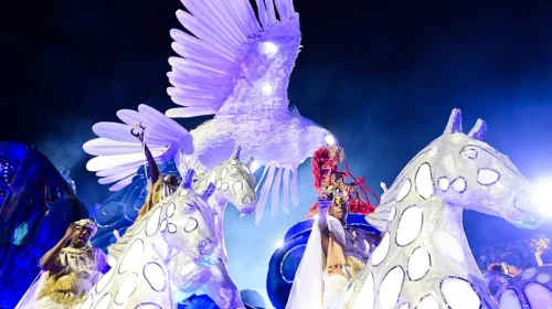 Marquês de Sapucaí recebeu, neste domingo o primeiro dia de desfile das escolas de samba do Grupo Especial do Rio de Janeiro