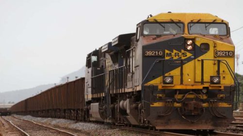 Mulher morre após ser atingida por trem em Juiz de Fora