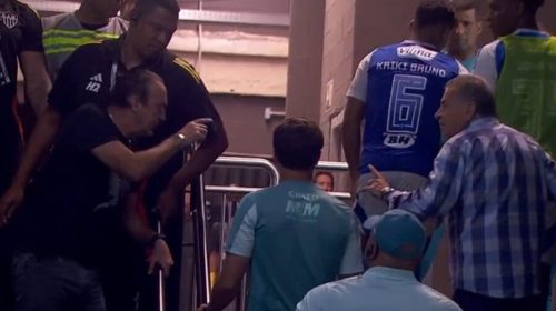 Nada de anormal', diz Cuca após discutir com dirigente do Cruzeiro no clássico