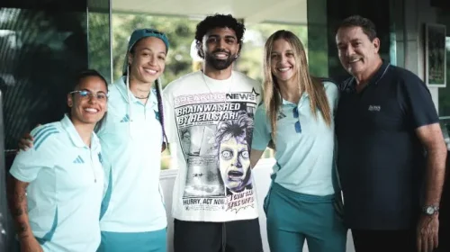 Pedrinho e Gabigol marcam presença em jogo do Cruzeiro no Brasileirão Feminino