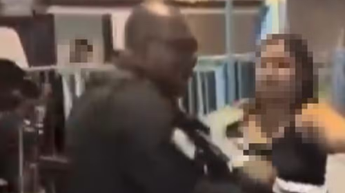 RJ Policial militar agride idosa com fuzil em Nilópolis