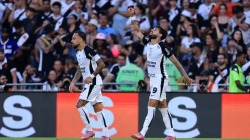 Yuri Alberto celebra o primeiro gol do Corinthians