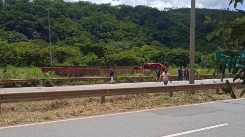 acidente na BR040 Tombamento de Caminhão Deixa Vítima Fatal em Sete Lagoa