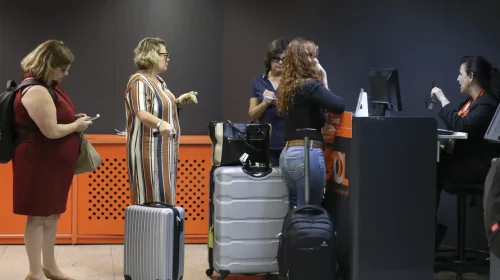 aeroporto - mala - aviao - bagagem de mão por parte das companhias aéreas