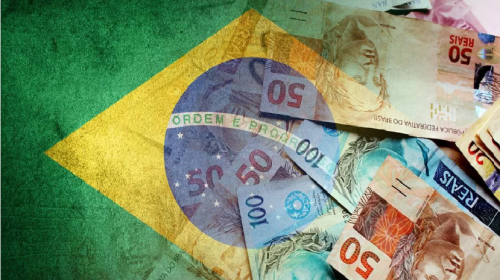 bandeira do brasil e cedulas de dinheiro