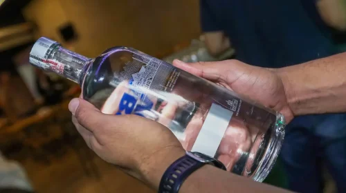 bebida - garrafa - alcool - vodka - vodca - absolut - metanol