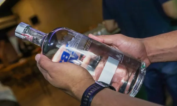bebida - garrafa - alcool - vodka - vodca - absolut - metanol