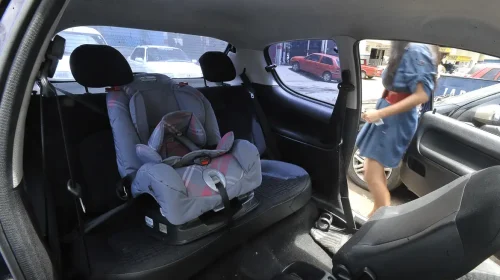cadeirinha do bebê conforto no carro