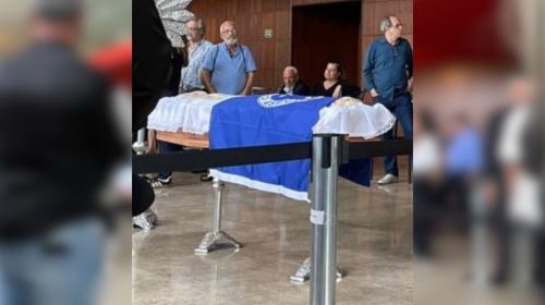 cruzeiro Veja homenagens no velório de Lô Borges