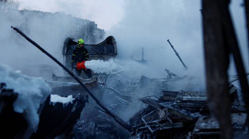 danos após ataques de drones russos em Kiev em 24 de janeiro