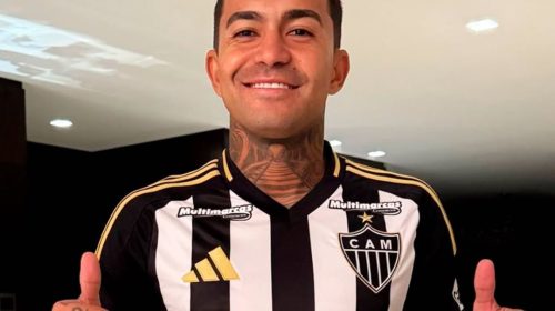 dudu com a camisa do atletico mg galo