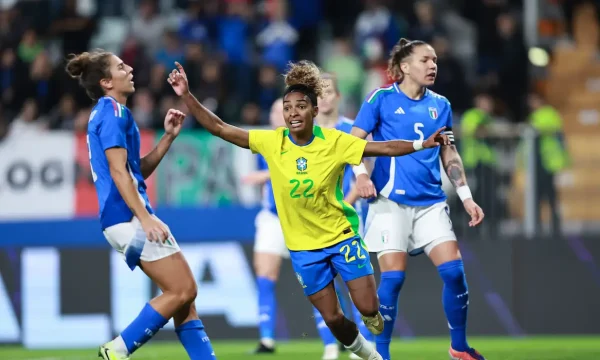 eleção feminina de futebol do Brasil derrotou a Itália