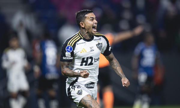 galo Dudu celebra primeiro gol no Atlético