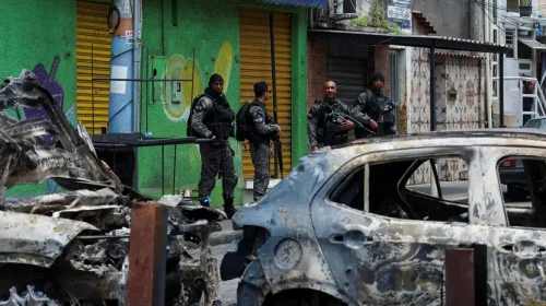 governo do estado do Rio de Janeiro informou que a operação das polícias Militar e Civil deflagrada nesta terça-feira (28) na região dos Complexos da Penha e do Alemão