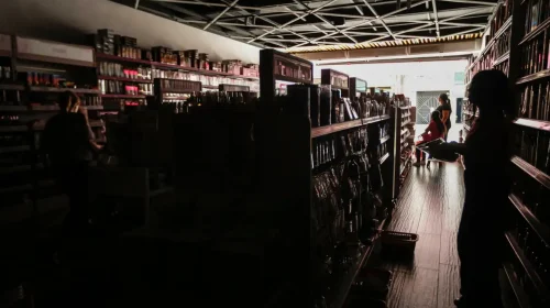 imagem captura um momento de um apagão em São Paulo