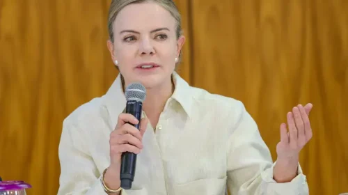 ministra da Secretaria de Relações Institucionais, Gleisi Hoffmann