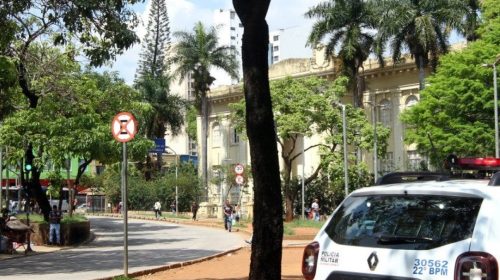 _praca_rio_branco-Briga por cigarro termina com presos e feridos em BH