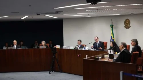 primeiro dia do julgamento de Bolsonaro e sete réus no STF
