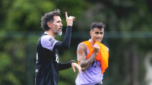 primeiro encontro no atletico mg do técnico Eduardo Domínguez com o grupo de atletas, na Cidade do Galo