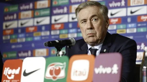 técnico italiano Carlo Ancelotti